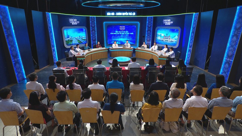 Chương trình “Dân hỏi - Chính quyền trả lời”: “Đột phá về thể chế - chìa khóa của ổn định và phát triển”- Ảnh 1.