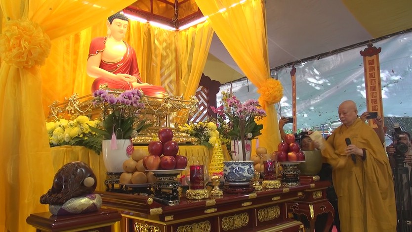 Lễ tưởng niệm, cầu siêu liệt sĩ tại công viên Lê Thị Riêng- Ảnh 1.