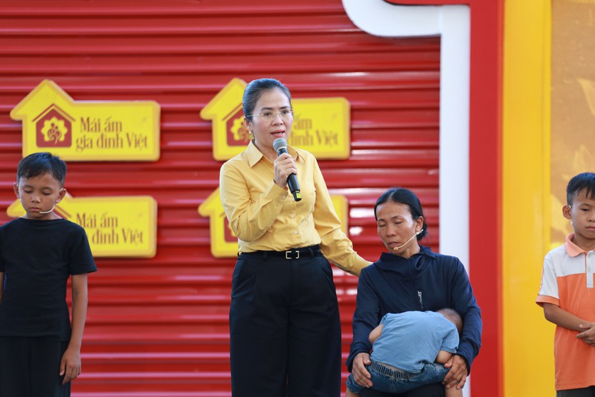 Mái ấm gia đình Việt: Hương Tràm xúc động, Khánh Vy bật khóc khi trở về Nghệ An- Ảnh 2.