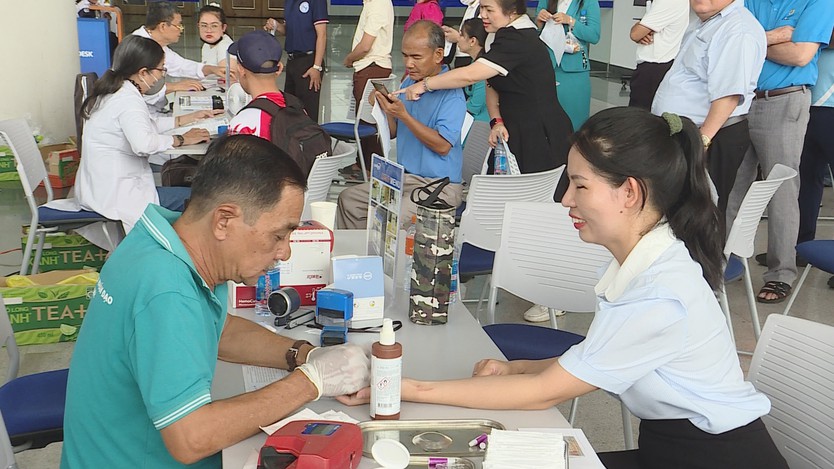 Hiến máu tình nguyện: Giữ trọn tinh thần tương thân tương ái- Ảnh 7.