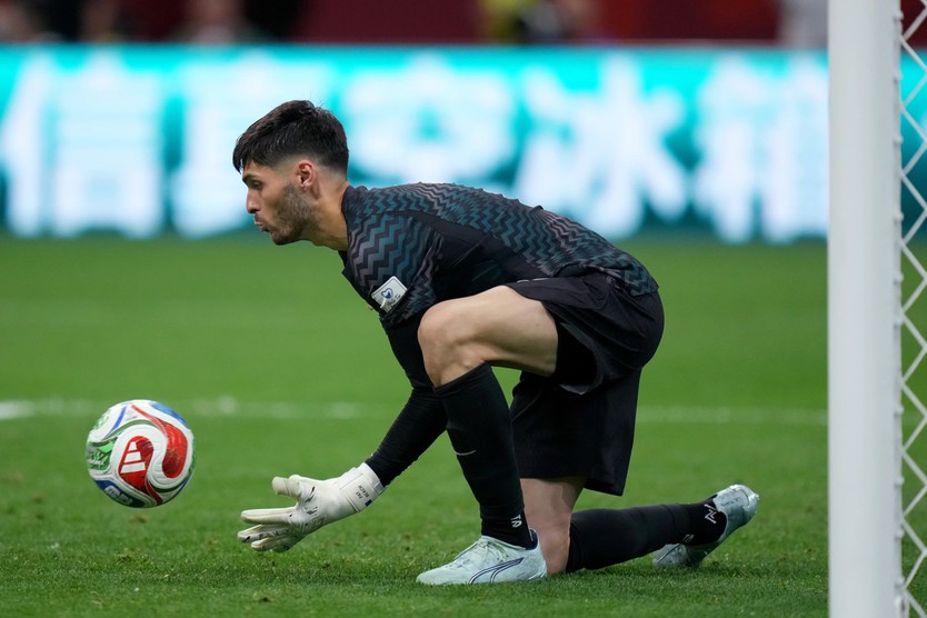 Patrick Beach tỏa sáng trong ngày ra mắt World Cup- Ảnh 2.