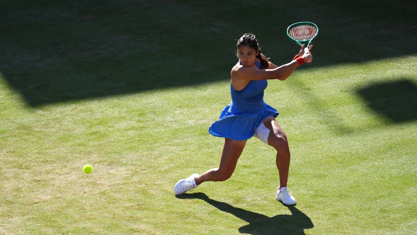 Emma Raducanu vào chung kết Queen's Club sau ngày thi đấu thăng hoa- Ảnh 4.