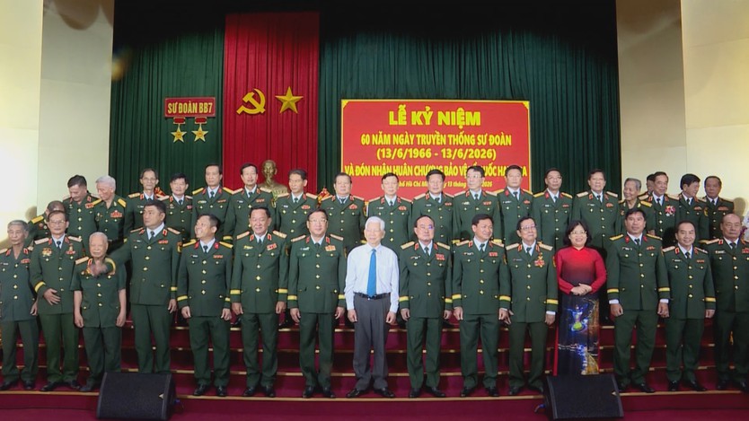 Sư đoàn 7 kỷ niệm 60 năm ngày truyền thống, đón nhận Huân chương Bảo vệ Tổ quốc hạng Ba- Ảnh 1.