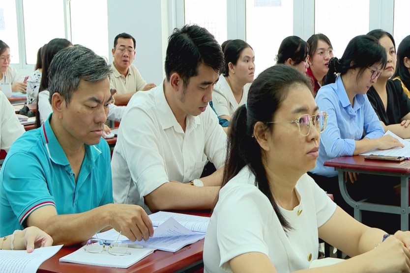 Hơn 200 học viên dự lớp bồi dưỡng công tác văn thư của Đảng - Ảnh 2.