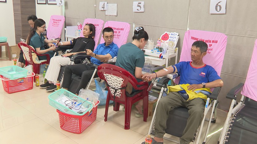 TP. Hồ Chí Minh: Tiếp tục giữ ấm ngọn lửa Hành trình Đỏ sau 14 năm thắp sáng  - Ảnh 1.