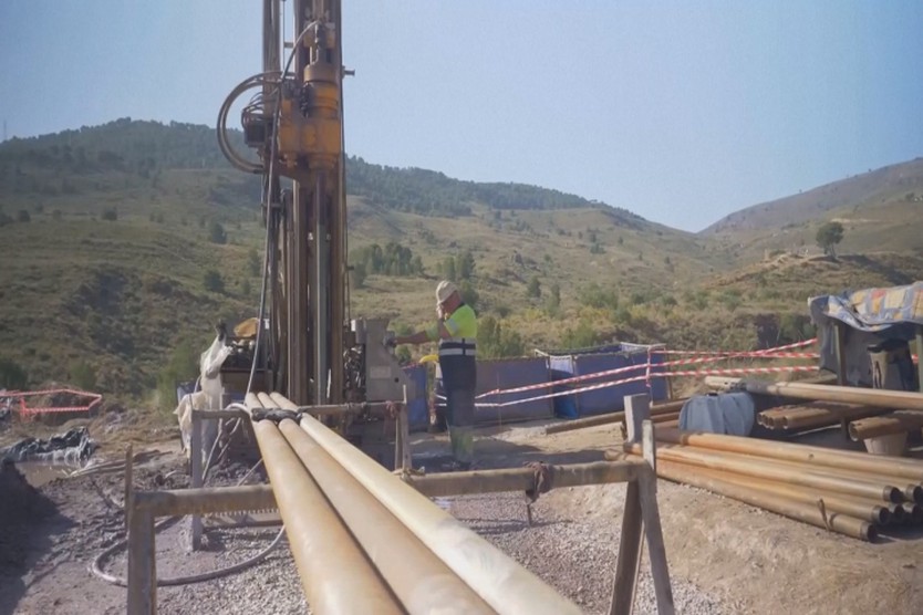 Tây Ban Nha: Khám phá hố thiên thạch 8 triệu năm tuổi - Ảnh 5.