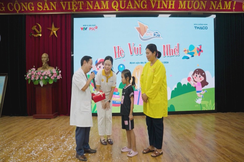 Chuyến xe tử tế mang niềm vui đến Bệnh viện Nhi Thanh Hóa - Ảnh 1.