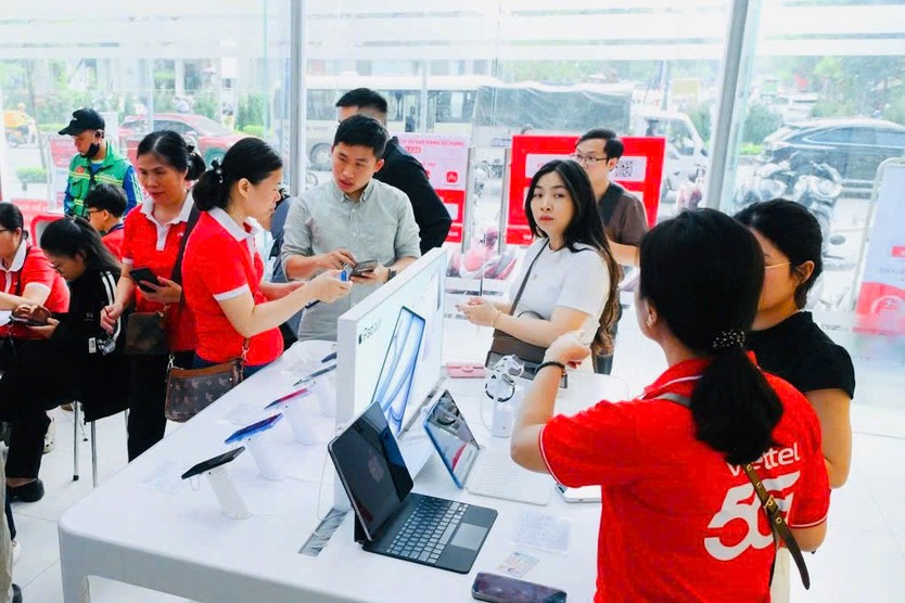 Viettel điều chỉnh giờ hoạt động của hệ thống cửa hàng trên toàn quốc phục vụ khách hàng xác thực thông tin thuê bao - Ảnh 1.