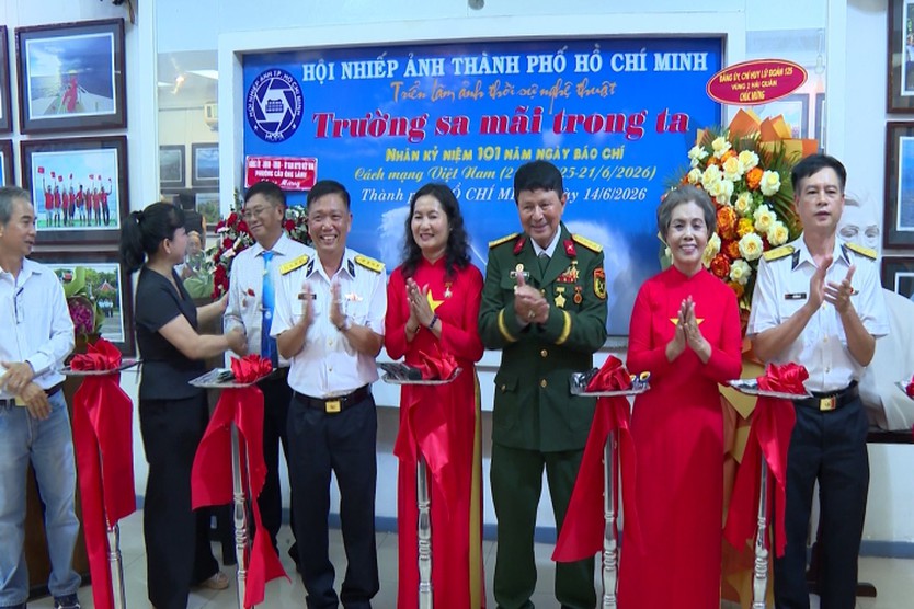 Triển lãm “Trường Sa mãi trong ta”: Lan tỏa hình ảnh biển đảo thiêng liêng qua 100 tác phẩm nhiếp ảnh - Ảnh 5.