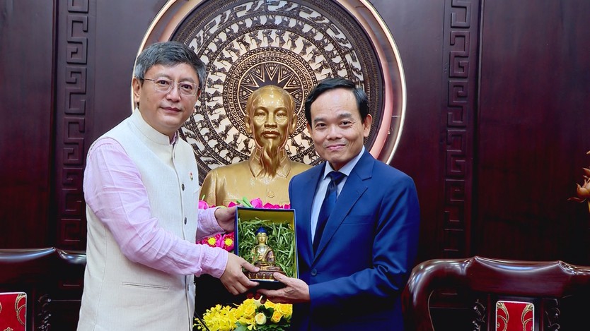 Bí thư Thành ủy TP. Hồ Chí Minh Trần Lưu Quang tiếp Đại sứ Đặc mệnh toàn quyền Cộng hòa Ấn Độ tại Việt Nam - Ảnh 3.
