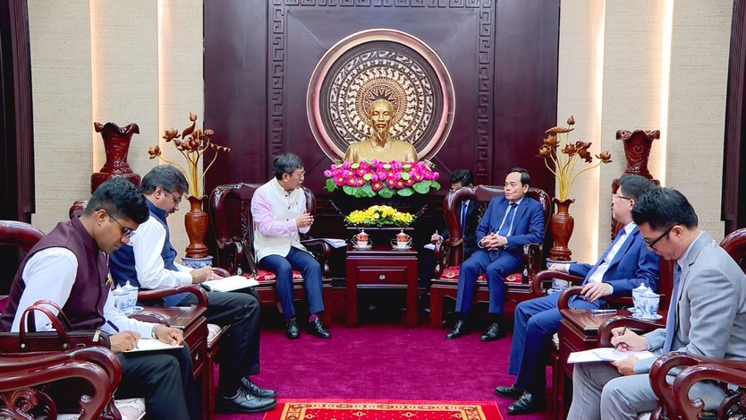 Bí thư Thành ủy TP. Hồ Chí Minh Trần Lưu Quang tiếp Đại sứ Đặc mệnh toàn quyền Cộng hòa Ấn Độ tại Việt Nam - Ảnh 1.