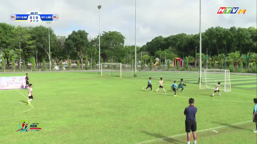 U11 Bình Giã thắng nghẹt thở U11 Long Hải trong cơn mưa bàn thắng | Cúp HTV 2026 - Ảnh 1.