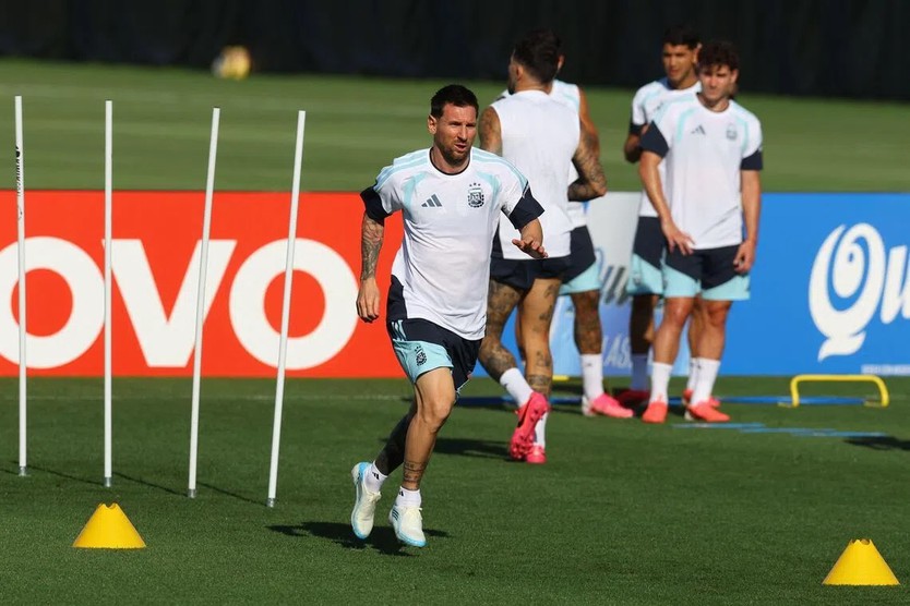 Messi cùng tuyển Argentina bắt đầu chiến dịch bảo vệ danh hiệu - Ảnh 1.