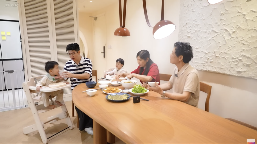 Mẹ vắng nhà, ba là siêu nhân: Mạnh Cường xúc động trước bữa cơm tuổi thơ của mẹ- Ảnh 6.