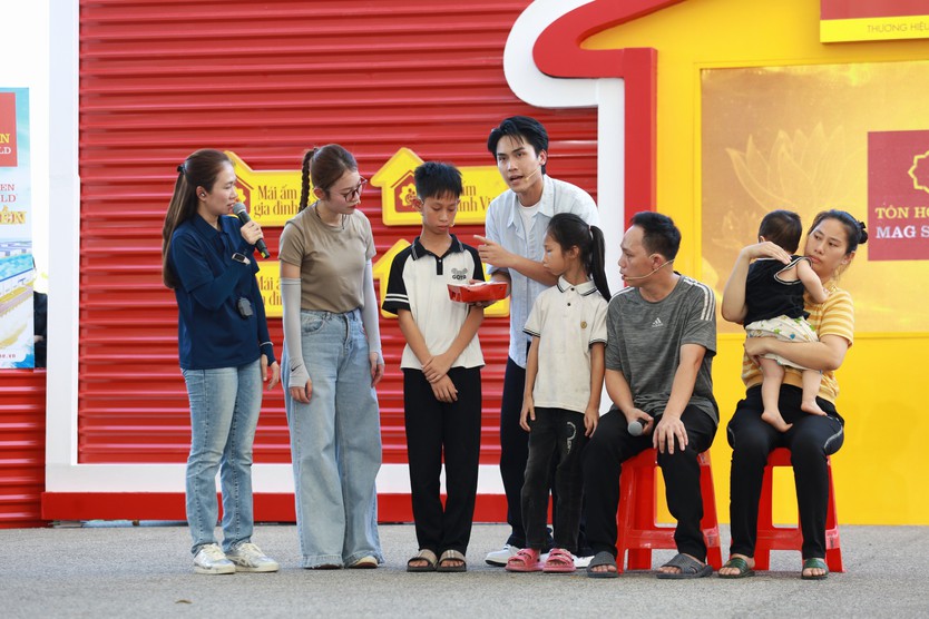 Mái ấm gia đình Việt: Gần 6,2 tỉ đồng trao các hoàn cảnh khó khăn ở Nghệ An- Ảnh 11.