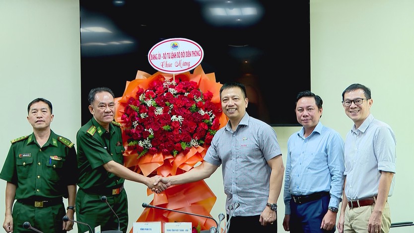 Lãnh đạo thăm, chúc mừng HTV nhân kỷ niệm 101 năm Ngày Báo chí Cách mạng Việt nam - Ảnh 2.