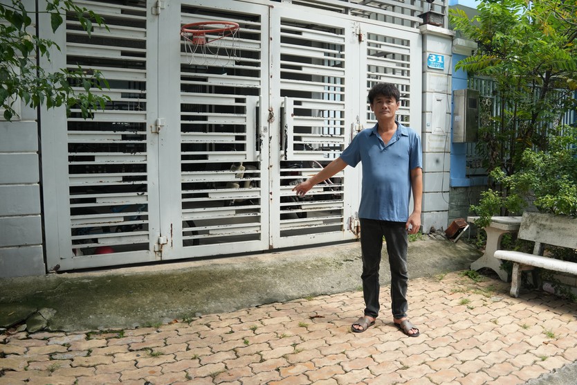 Xử lý nhóm đối tượng mang hung khí đến nhà người dân đe dọa, gây mất an ninh trật tự - Ảnh 4.