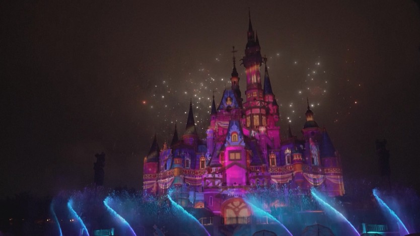 Disneyland Thượng Hải kỷ niệm 10 năm thành lập - Ảnh 1.