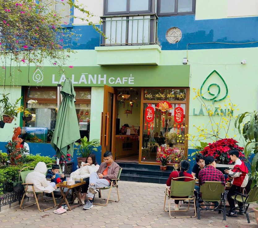 Hành trình chạm nghề của những thanh thiếu niên tự kỷ tại tiệm Cafe Lá Lành - Ảnh 1.