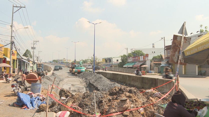 Cầu Tăng Long bước vào giai đoạn hoàn thiện, chuẩn bị thông xe kỹ thuật - Ảnh 1.