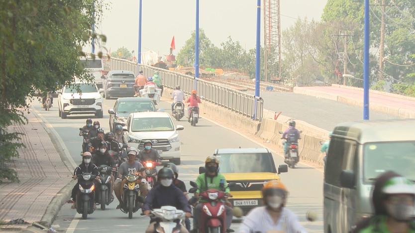 Cầu Tăng Long bước vào giai đoạn hoàn thiện, chuẩn bị thông xe kỹ thuật - Ảnh 4.