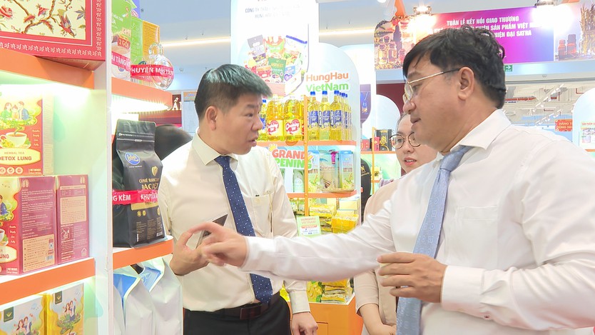 TP. Hồ Chí Minh khai mạc Tuần lễ kết nối giao thương, mở rộng đầu ra cho hàng Việt tại hệ thống SATRA - Ảnh 4.