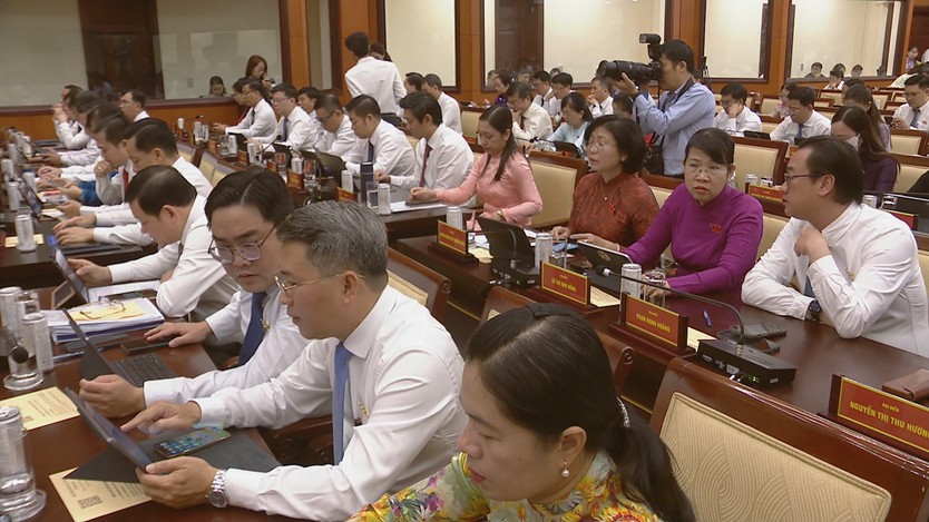 Kỳ họp thứ 3 HĐND TP.HCM khóa XI, xem xét nhiều dự án hạ tầng và chính sách an sinh trọng điểm - Ảnh 3.