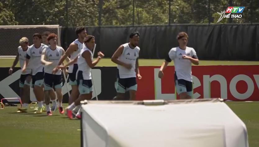 Messi và đội tuyển Argentina trở lại sân tập - Ảnh 9.