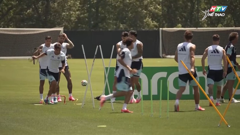 Messi và đội tuyển Argentina trở lại sân tập - Ảnh 2.