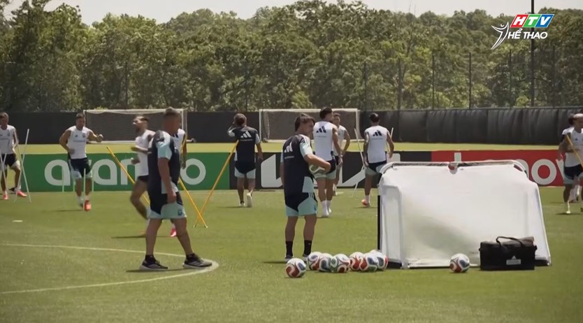 Messi và đội tuyển Argentina trở lại sân tập - Ảnh 1.