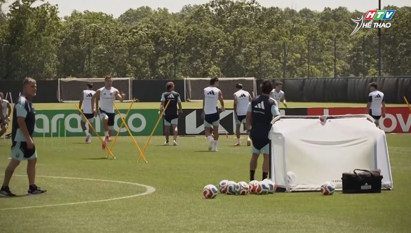 Messi và đội tuyển Argentina trở lại sân tập - Ảnh 12.