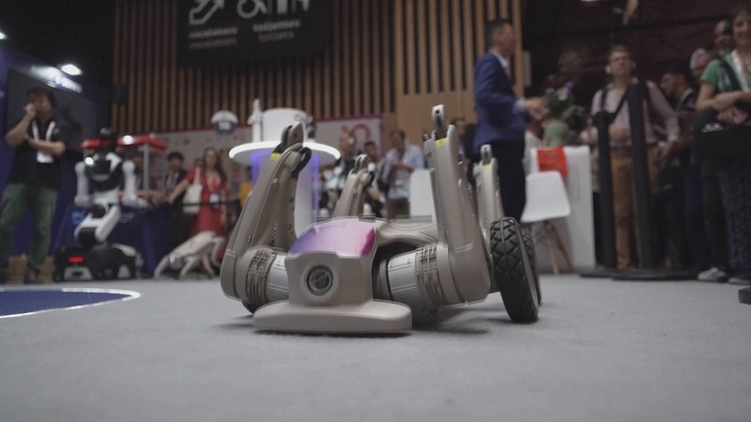 Robot hình người và công nghệ điều khiển bằng não gây sốt tại VivaTech 2026 - Ảnh 1.