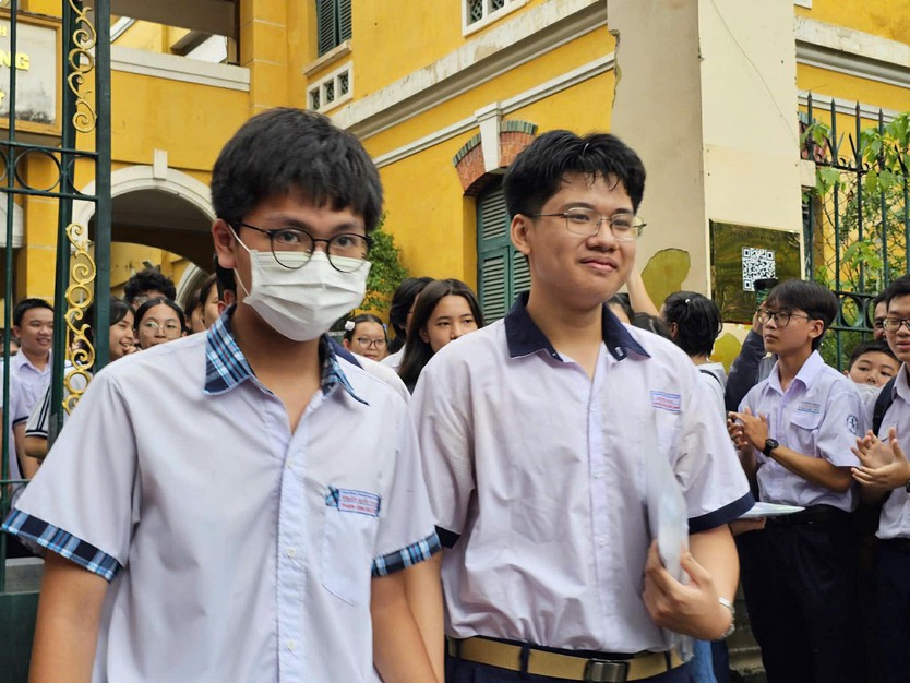 Đề thi Toán lớp 10 TP. Hồ Chí Minh: Vừa sức, nhiều thí sinh nhẹ nhõm sau 120 phút làm bài - Ảnh 5.
