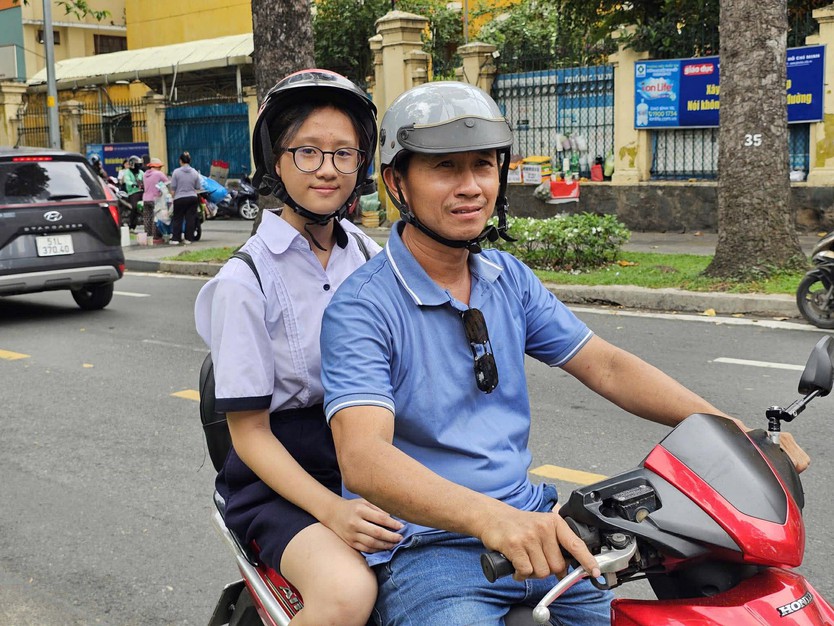 Đề thi Toán lớp 10 TP. Hồ Chí Minh: Vừa sức, nhiều thí sinh nhẹ nhõm sau 120 phút làm bài - Ảnh 4.