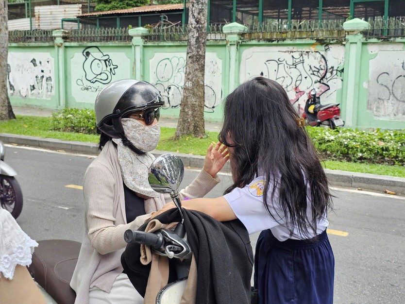 Đề thi Toán lớp 10 TP. Hồ Chí Minh: Vừa sức, nhiều thí sinh nhẹ nhõm sau 120 phút làm bài - Ảnh 8.
