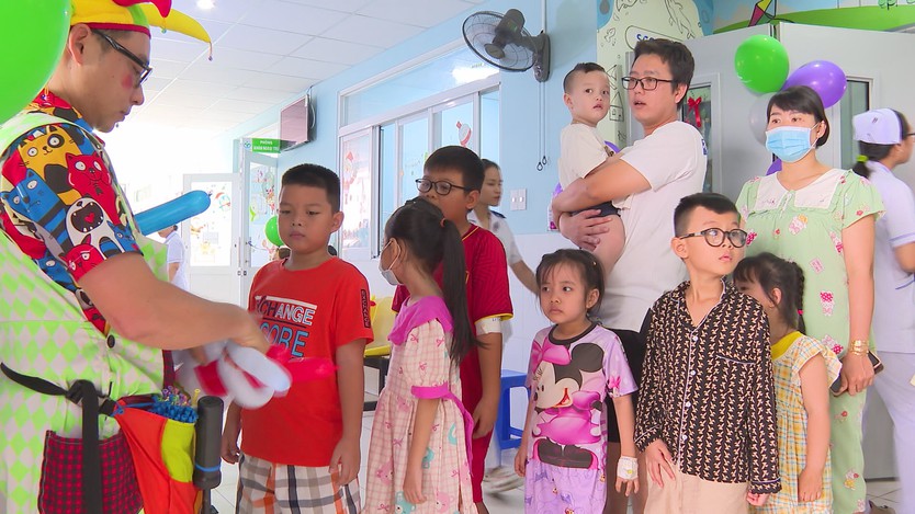 Bệnh viện Đa khoa Chánh Hưng trao yêu thương, tiếp sức bệnh nhi nhân Ngày Quốc tế Thiếu nhi - Ảnh 2.