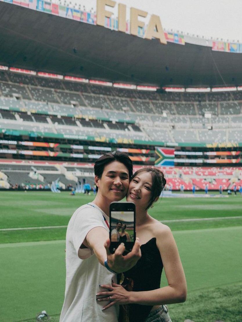 EJAE kỷ niệm trải nghiệm World Cup cùng vị hôn phu - Ảnh 1.
