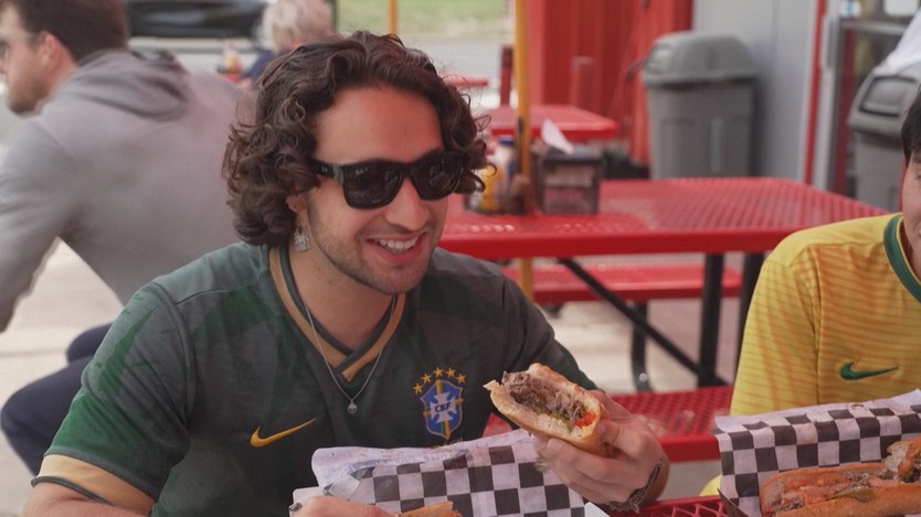 Món "Cheesesteak" thu hút khán giả xem World Cup ở Philadelphia - Ảnh 2.