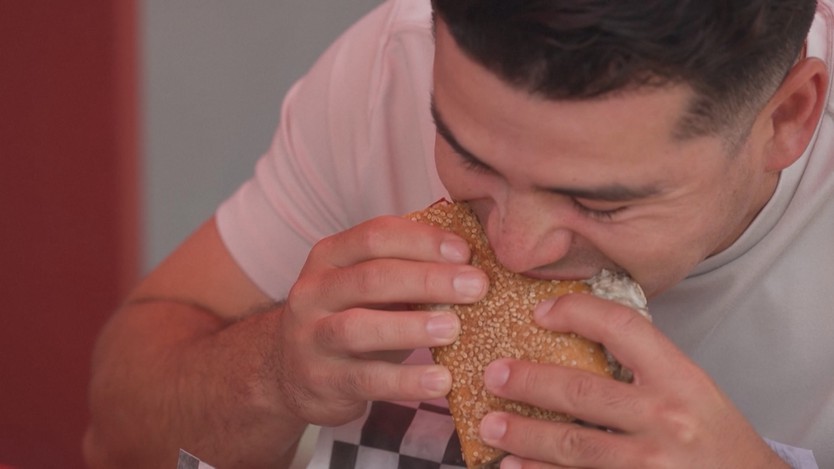 Món "Cheesesteak" thu hút khán giả xem World Cup ở Philadelphia - Ảnh 4.