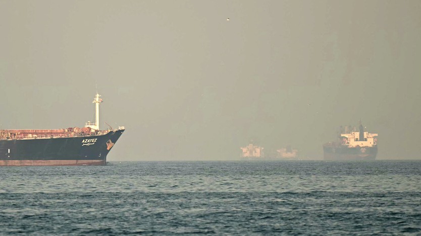 Iran tuyên bố đóng cửa Eo biển Hormuz, cáo buộc Israel vi phạm thoả thuận - Ảnh 1.
