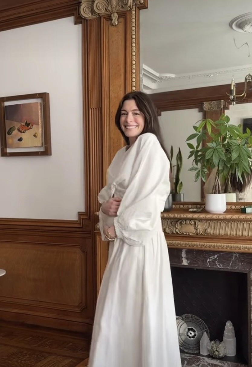 Anne Hathaway mang thai con thứ ba - Ảnh 1.