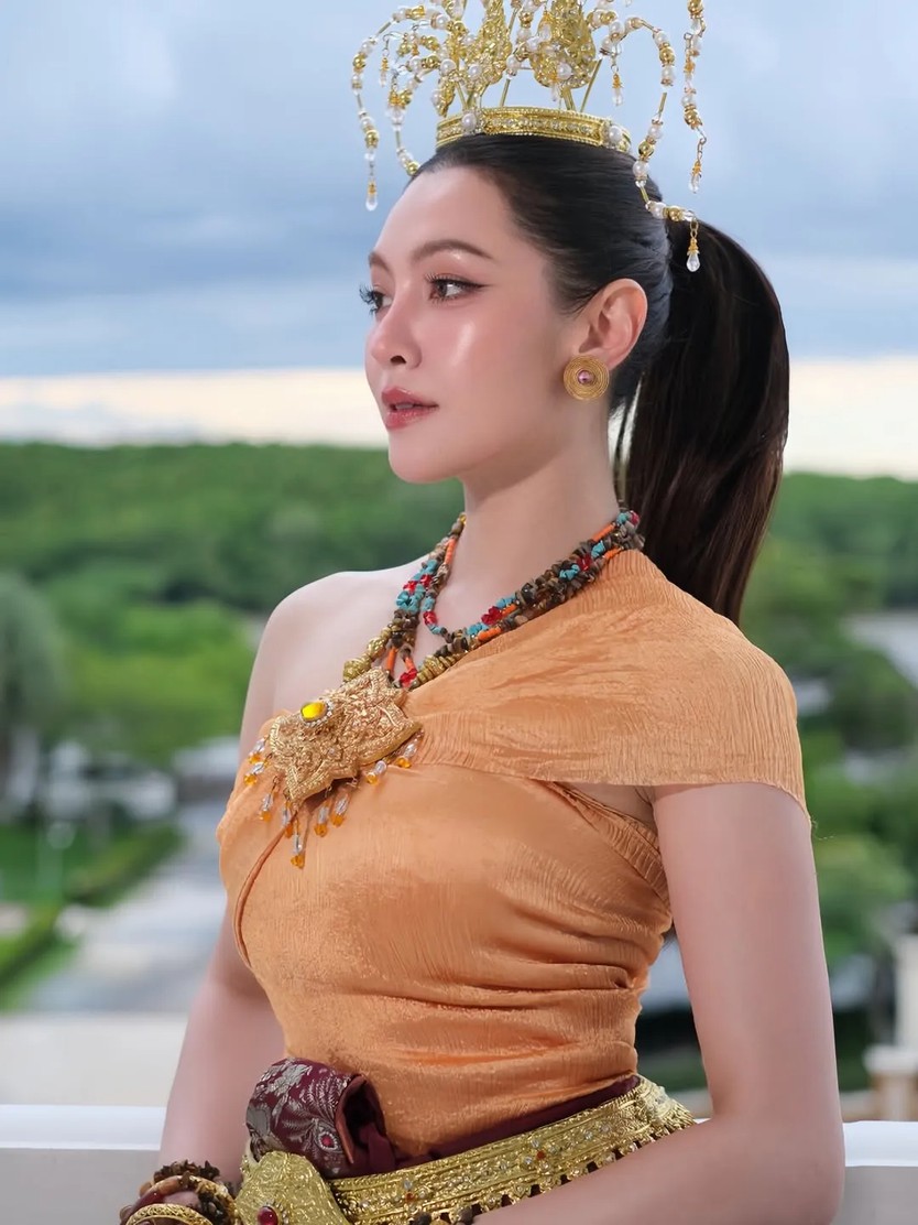 Bella Ranee tham gia nghi lễ tôn vinh thần rắn Naga - Ảnh 4.