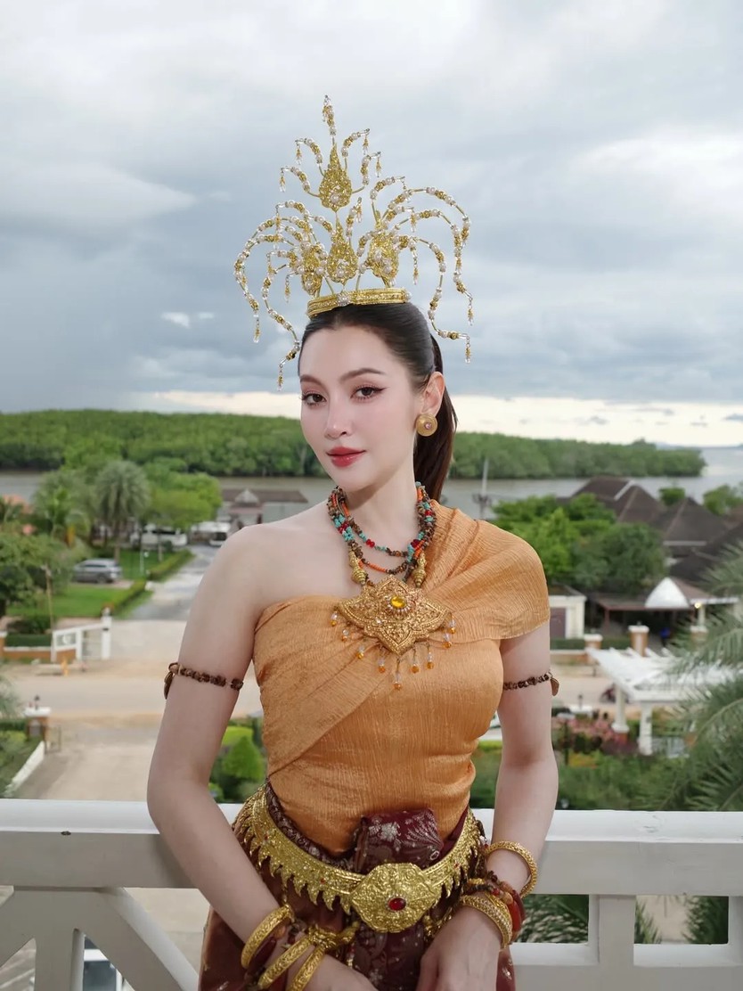 Bella Ranee tham gia nghi lễ tôn vinh thần rắn Naga - Ảnh 5.