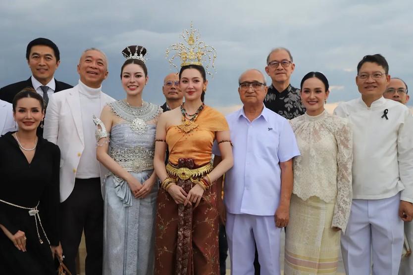 Bella Ranee tham gia nghi lễ tôn vinh thần rắn Naga - Ảnh 1.