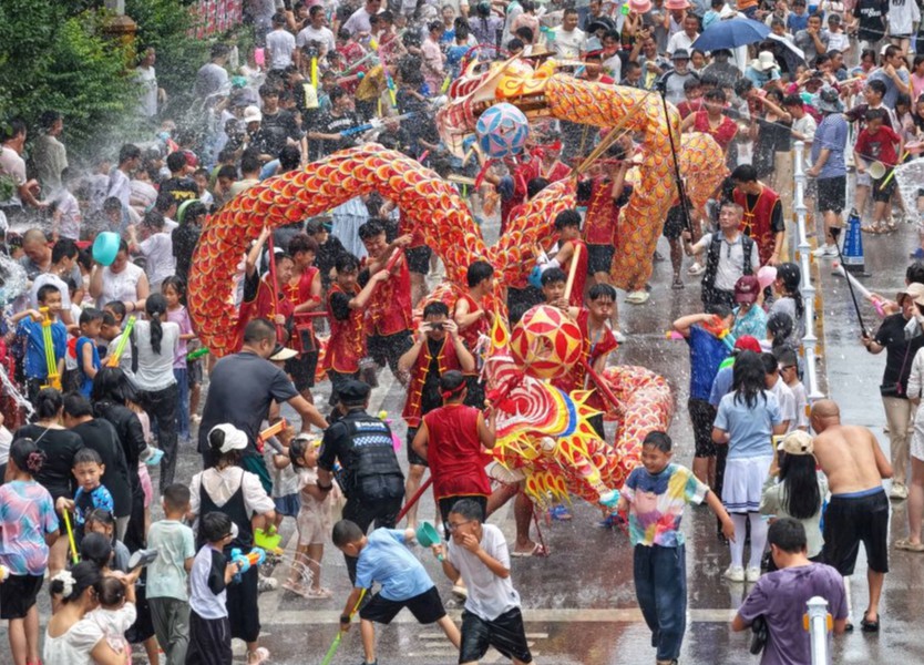 Người dân Trung Quốc đón Tết Đoan Ngọ với nhiều hoạt động đặc sắc - Ảnh 6.