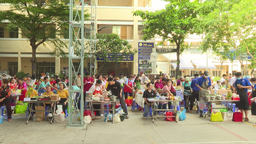 62 đội thi tham gia hội thi nấu ăn “Bữa cơm gia đình ấm áp - yêu thương” tại phường Gia Định- Ảnh 3.