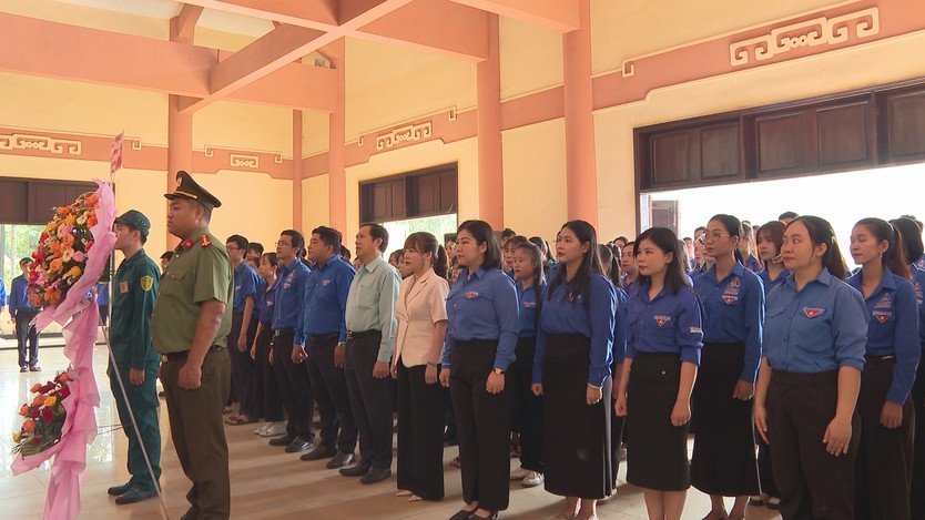 Tuyên dương 160 gương thanh niên tiên tiến làm theo lời Bác tại Chiến khu Thuận An Hòa- Ảnh 1.