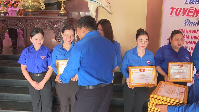 Tuyên dương 160 gương thanh niên tiên tiến làm theo lời Bác tại Chiến khu Thuận An Hòa- Ảnh 3.