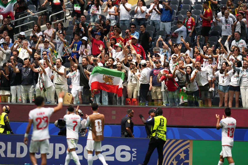 Iran giành điểm trước Bỉ, nhưng tâm điểm lại nằm ngoài sân cỏ- Ảnh 4.