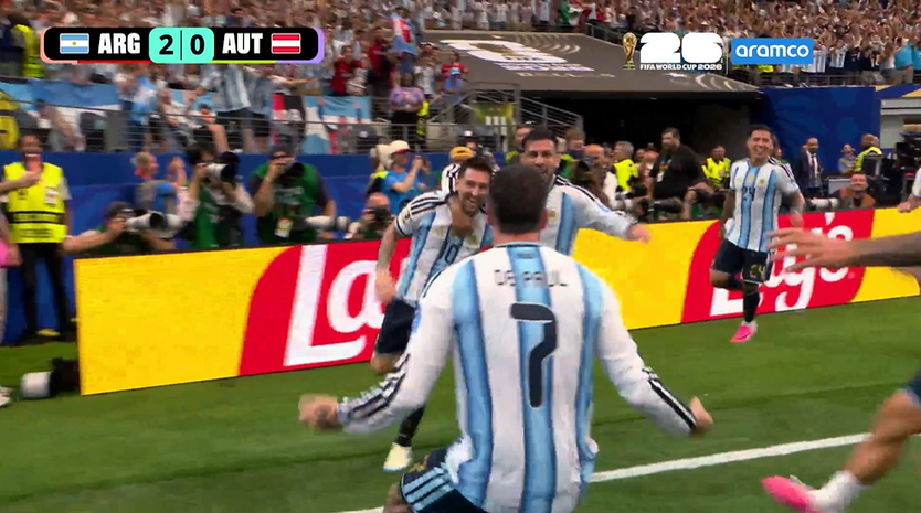 Messi lập kỷ lục World Cup, Argentina sớm giành vé vào vòng knock-out - Ảnh 9.
